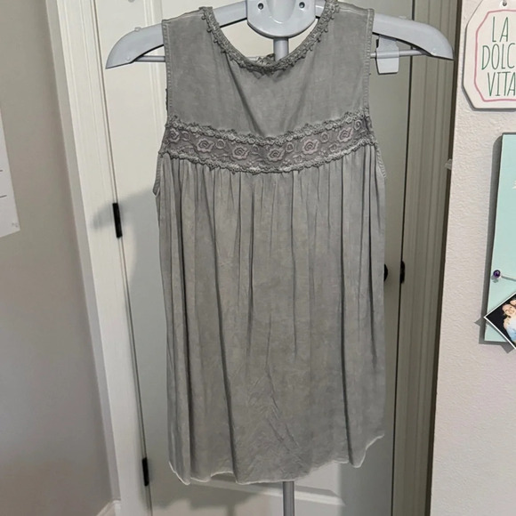 POL Charcoal Lace Accent Tank Top - Picture 4 of 9